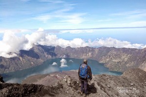 Memeluk Sekujur Tanah dan Pasir Rinjani
