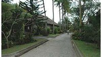 Jalan di Bali Classic Center (www.baliclassiccenter.com)