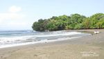 Menaklukkan Gulungan Ombak Pantai Batu Karas