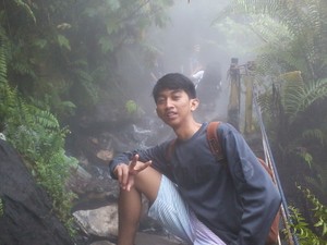 Menantangnya Tracking di Gunung Gede