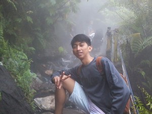 Menantangnya Tracking di Gunung Gede