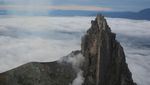 Menanti Awan Bergelung di Puncak Sinabung
