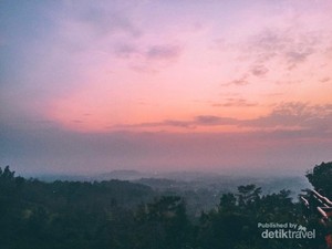 Menanti Matahari Terbit Seharga Rp 15 Ribu