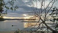 Menjelang mentari tenggelam, pemandangan senja tetap terlihat cantik