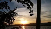 Sunset yang bisa dinikmati dari Pantai Seruni