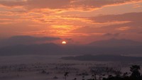 Sunrise cantik yang perlahan muncul