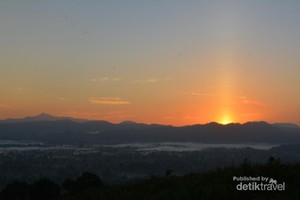 Menanti Sunrise di Kaki Gunung Pesagi, Lampung