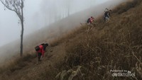 Bukit Penyesalan menuju Gunung Rinjani