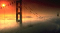 Golden gate saat ditutupi kabut (sumber: staringapocalypse.blogspot.com)