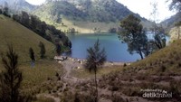 Ranu Kumbolo dari Tanjakan Cinta