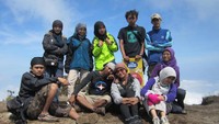 foto barengan di puncak trianggulasi