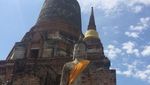 Mencari Berkah di Sumur dalam Stupa Raksasa Thailand