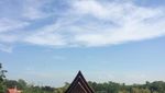 Mencari Berkah di Sumur dalam Stupa Raksasa Thailand