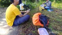 Tetap jaga jarak saat beristirahat. Foto oleh Irwan Citrajaya.