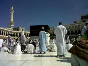 Mencari Tuhan ke Tanah Suci