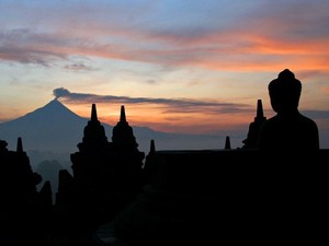 Mencium Pagi di Puncak Borobudur