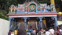 Gerbang menuju 272 anak tangga