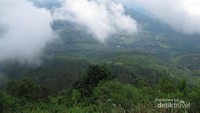 Pemandangan dari lereng Gunung Telomoyo