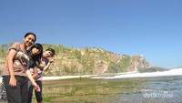 suasana pantai cocok untuk bermain