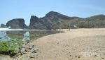 Mendaki Bukit Demi Pemandangan Pantai Siung yang Eksotis