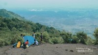 Suasana perkemahan di pos 3 Gunung Guntur