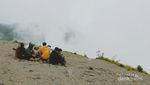 Mendaki Gunung Guntur yang Bikin Ketagihan