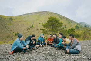 Mendaki Gunung Guntur yang Bikin Ketagihan