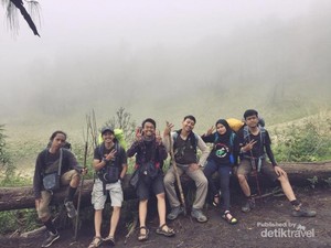 Mendaki Gunung Lawu yang Indah Tapi Mistis