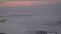 Sunrise di Puncak Gunung Maras