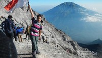 Yes, kami pun berhasil menggapai puncak Merapi