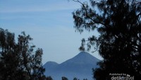 Terlihat Puncak Gunung Penanggungan