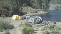 Tenda-tenda pendaki di Ranu Kumbolo.