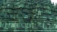 Salah satu candi di komplek candi Prambanan