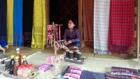 beragam tenunan kain yang cantik siap membuat anda terkesima dan ingin membelinya