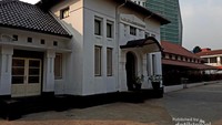 Bagian depan Museum Kota Bandung. Bangunan ini dahulu merupakan Frobelschool (Sekolah Tk) milik Perkumpulan Freemasonry di Kota Bandung.
