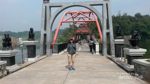 Menelusuri Legenda Gua Kreo di Semarang