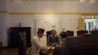 Ruang perumusan, tempat naskah didiskusikan oleh ketiga tokoh penting