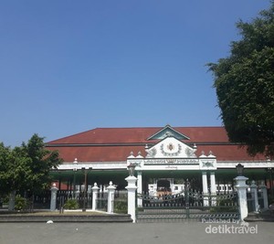 Menelusuri Mosaik Sejarah di Keraton Yogyakarta