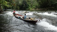 Jeram Sungai Samba dengan airnya yang masih bening dan jernih.