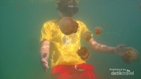 berenang bersama jelly fish di Danau Kakaban