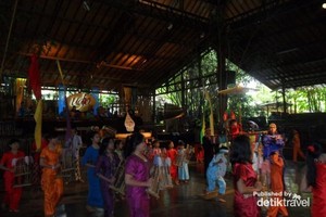 Menemukan Kedamaian di Saung Angklung Mang Udjo