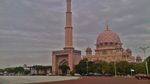Menengok Apiknya Kota Putrajaya, Malaysia
