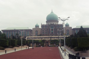 Menengok Apiknya Kota Putrajaya, Malaysia