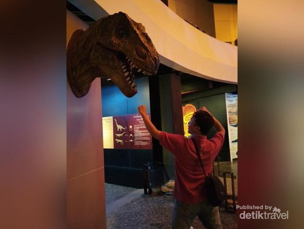 Kepala Tyrannosaurus atau T-rex