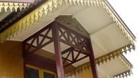 Berarsitektur khas Melayu