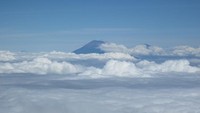Pemandangan Gunung Sindoro dan Sumbing dari Merapi