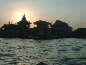 Mengarungi Sungai Barito di Pagi Hari, Segar!