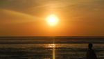 Mengejar Cantiknya Sunset di Pantai Kuta Bali