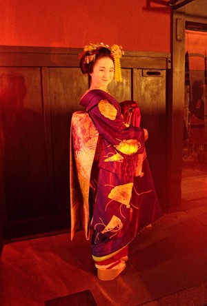 Mengejar Geisha di Gion Corner, Jepang