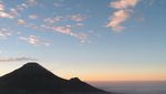 Mengejar Golden Sunrise di Dieng